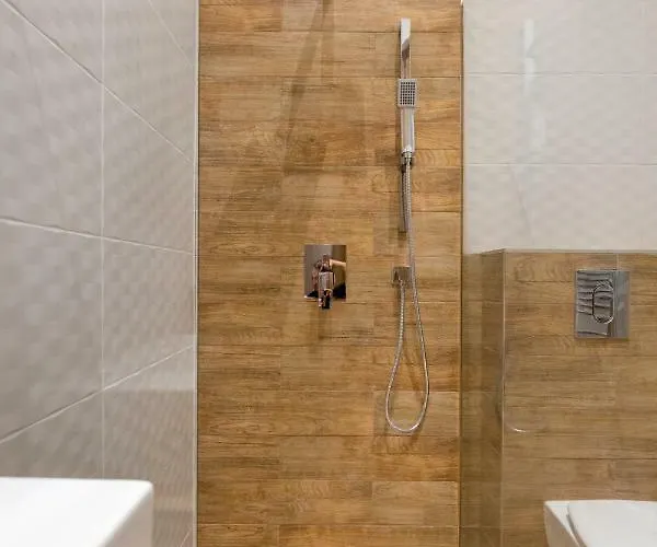 F15 Falk Apartament *