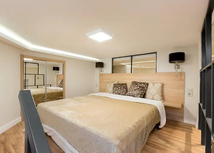 F15 Falk * Budapesta